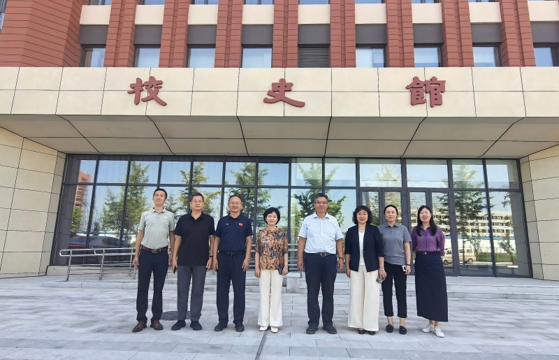 工会党支部赴校史馆开展主题党日活动